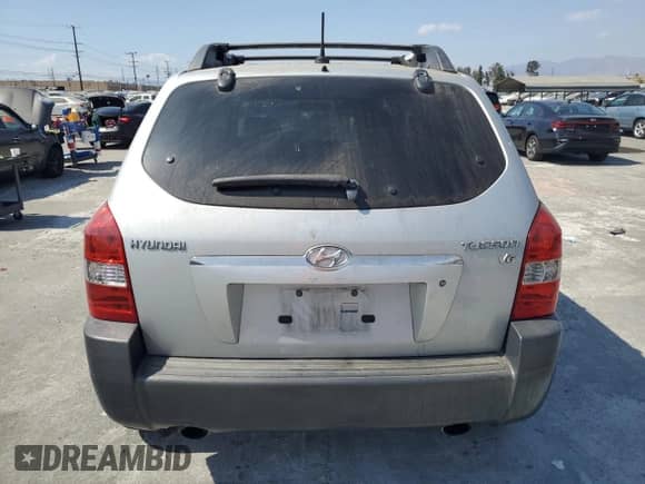 2008 Hyundai Tucson SE z VIN KM8JN12D98U916056, wystawiony jako Copart lot #72549324 z przebiegiem 184 863 mil mil oraz Czysty tytuł • Clean title. Historia ofert i sprzedaży dostępna na DreamBid. Obrazek 6.