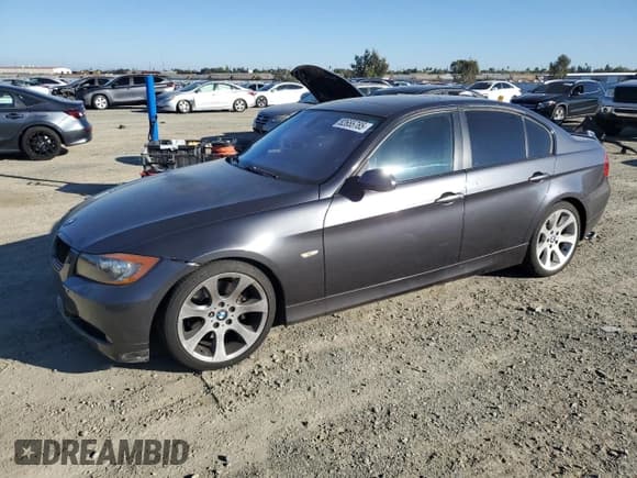 ✅ 2006 BMW 3 Series 330i • VIN: WBAVB33506PS11771 • Lot: 82655785. Listed on Copart with 141,572 mi. Free auction sales archive from the USA and detailed vehicle history report at DreamBid. Image 1.