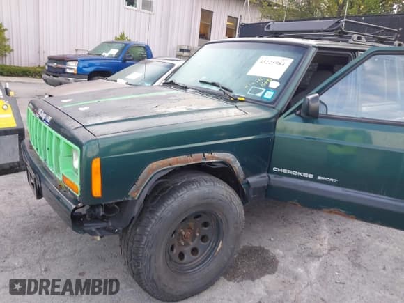 ✅ 2000 Jeep Cherokee • VIN: 1J4FF48S4YL260945 • Lot: 43225984. Listed on IAAI with 212,606 mi. Free auction sales archive from the USA and detailed vehicle history report at DreamBid. Image 12.