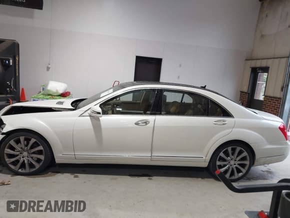 ✅ 2013 Mercedes-Benz S 550 • VIN: WDDNG7DB8DA493289 • Lot: 42436621. Wystawiony na IAAI z przebiegiem 100 329 mil. Bezpłatny archiwum sprzedaży aukcyjnych z USA i szczegółowy raport historii pojazdu na DreamBid. Zdjęcie 14.