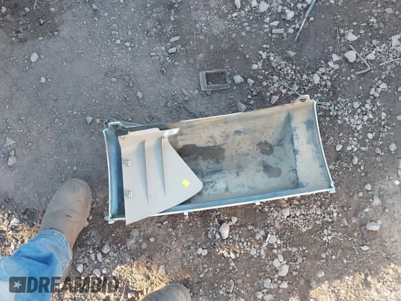 ✅ 2013 GMC Yukon Denali • VIN: 1GKS1EEF0DR319775 • Лот: 43664458. Опубликован ранее на IAAI с пробегом 180 640 миль. Бесплатный доступ к архиву аукционных продаж из США и подробный отчёт об истории автомобиля на DreamBid. Изображение 12.