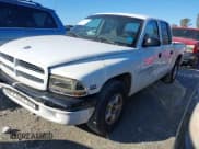 ✅ 2000 Dodge Dakota Sport • VIN: 1B7GL2AX0YS688465 • Lot: 41341012. Wystawiony na IAAI z przebiegiem 283 467 mil. Bezpłatny archiwum sprzedaży aukcyjnych z USA i szczegółowy raport historii pojazdu na DreamBid. Zdjęcie 2.