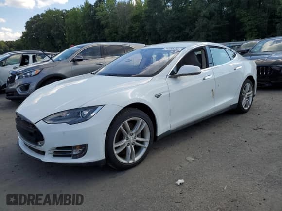 ✅ 2014 Tesla Model S 60 • VIN: 5YJSA1H1XEFP55657 • Lot: 71102115. Wystawiony na Copart z przebiegiem Nie podano. Bezpłatny archiwum sprzedaży aukcyjnych z USA i szczegółowy raport historii pojazdu na DreamBid. Zdjęcie 1.
