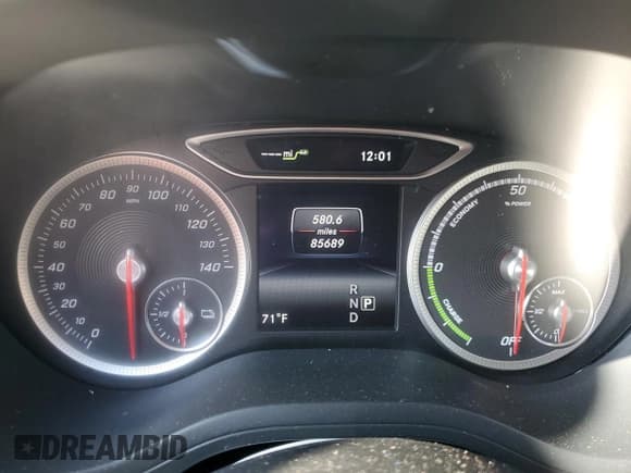 ✅ 2015 Mercedes-Benz B Electric Drive • VIN: WDDVP9AB6FJ004293 • Лот: 73193382. Опубликован ранее на Copart с пробегом 85 689 миль. Бесплатный доступ к архиву аукционных продаж из США и подробный отчёт об истории автомобиля на DreamBid. Изображение 9.