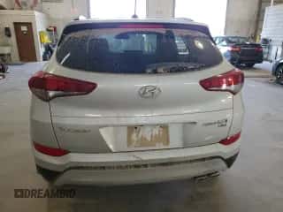2017 Hyundai Tucson Sport z VIN KM8J3CA23HU297164, wystawiony jako Copart lot #80720905 z przebiegiem 99 172 mil mil oraz Szkoda całkowita • Salvage title. Historia ofert i sprzedaży dostępna na DreamBid. Obrazek 6.