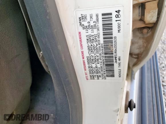 ✅ 1998 Mitsubishi Montero • VIN: JA4MR51R6WJ002639 • Lot: 82756475. Wystawiony na Copart z przebiegiem 234 948 mil. Bezpłatny archiwum sprzedaży aukcyjnych z USA i szczegółowy raport historii pojazdu na DreamBid. Zdjęcie 13.