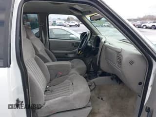 ✅ 2001 Chevrolet S-10 LS • VIN: 1GCCS19511K146361 • Лот: 41170185. Опубликован ранее на IAAI с пробегом 103 937 миль. Бесплатный доступ к архиву аукционных продаж из США и подробный отчёт об истории автомобиля на DreamBid. Изображение 5.