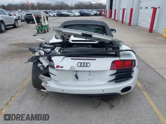 ✅ 2011 Audi R8 • VIN: WUAVNAFG2BN001984 • Лот: 41830131. Опубликован ранее на IAAI с пробегом 78 499 миль. Бесплатный доступ к архиву аукционных продаж из США и подробный отчёт об истории автомобиля на DreamBid. Изображение 16.