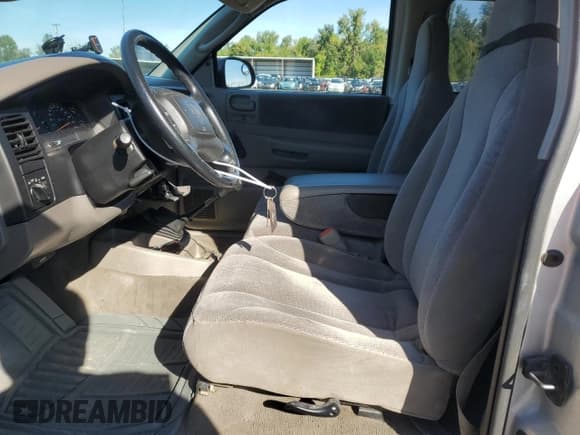 ✅ 2001 Dodge Dakota • VIN: 1B7GL22X51S278636 • Lot: 74393224. Wystawiony na Copart z przebiegiem 121 763 mil. Bezpłatny archiwum sprzedaży aukcyjnych z USA i szczegółowy raport historii pojazdu na DreamBid. Zdjęcie 7.