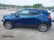 ✅ 2019 Buick Encore Essence • VIN: KL4CJGSM0KB915001 • Lot: 42686807. Wystawiony na IAAI z przebiegiem 45 394 mil. Bezpłatny archiwum sprzedaży aukcyjnych z USA i szczegółowy raport historii pojazdu na DreamBid. Zdjęcie 15.