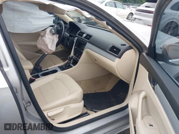 ✅ 2013 Volkswagen Passat SE • VIN: 1VWBH7A37DC087822 • Лот: 42915186. Опубликован ранее на IAAI с пробегом 227 702 миль. Бесплатный доступ к архиву аукционных продаж из США и подробный отчёт об истории автомобиля на DreamBid. Изображение 5.