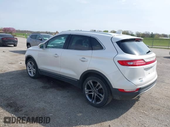 ✅ 2015 Lincoln MKC • VIN: 5LMTJ2AH9FUJ33473 • Lot: 42023741. Wystawiony na IAAI z przebiegiem 148 839 mil. Bezpłatny archiwum sprzedaży aukcyjnych z USA i szczegółowy raport historii pojazdu na DreamBid. Zdjęcie 3.