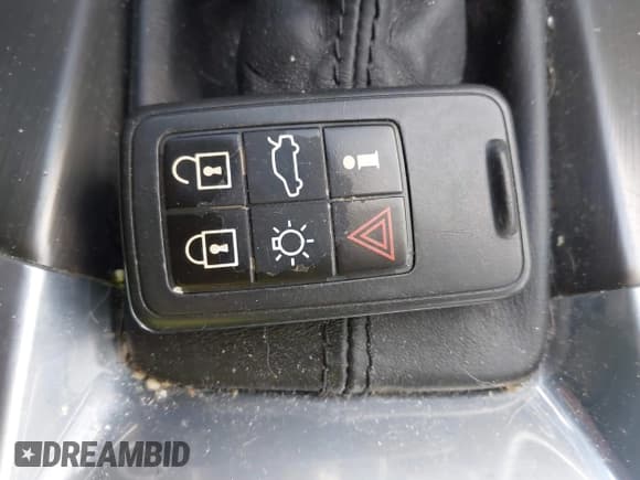 ✅ 2015 Volvo S60 T5 Drive-E Premier • VIN: YV140MFB1F1314660 • Lot: 43697106. Wystawiony na IAAI z przebiegiem 135 098 mil. Bezpłatny archiwum sprzedaży aukcyjnych z USA i szczegółowy raport historii pojazdu na DreamBid. Zdjęcie 11.