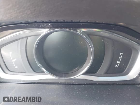 ✅ 2015 Volvo V60 T5 Drive-E Premier • VIN: YV140MEB5F1197828 • Lot: 41486840. Wystawiony na IAAI z przebiegiem Nie podano. Bezpłatny archiwum sprzedaży aukcyjnych z USA i szczegółowy raport historii pojazdu na DreamBid. Zdjęcie 7.