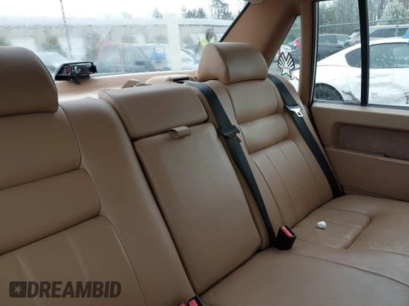 ✅ 1992 Volvo 900 • VIN: YV1JS8704N1101704 • Лот: 41884536. Опубликован ранее на IAAI с пробегом 151 903 миль. Бесплатный доступ к архиву аукционных продаж из США и подробный отчёт об истории автомобиля на DreamBid. Изображение 8.