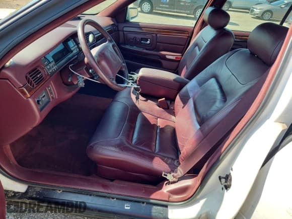 ✅ 1998 Cadillac DeVille • VIN: 1G6KD54Y6WU724502 • Лот: 62839215. Опубликован ранее на Copart с пробегом Не указан. Бесплатный доступ к архиву аукционных продаж из США и подробный отчёт об истории автомобиля на DreamBid. Изображение 7.