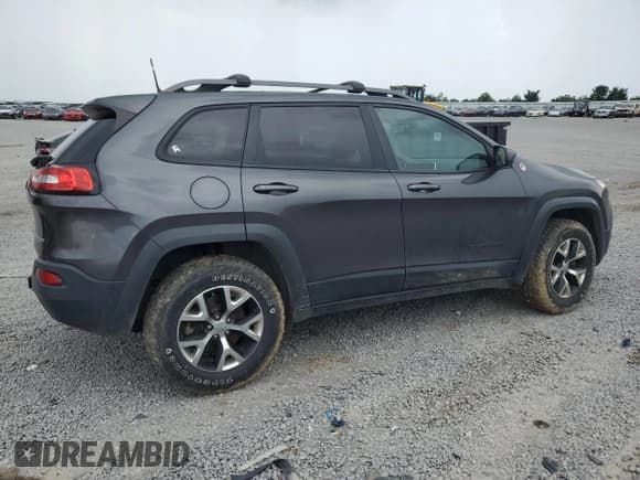 ✅ 2017 Jeep Cherokee Trailhawk L Plus • VIN: 1C4PJMBB3HW580421 • Лот: 61070155. Опубликован ранее на Copart с пробегом 101 336 миль. Бесплатный доступ к архиву аукционных продаж из США и подробный отчёт об истории автомобиля на DreamBid. Изображение 3.
