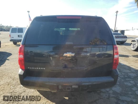 ✅ 2008 Chevrolet Suburban 3LT • VIN: 1GNFC16J28J188573 • Lot: 82475484. Wystawiony na Copart z przebiegiem 278 733 mil. Bezpłatny archiwum sprzedaży aukcyjnych z USA i szczegółowy raport historii pojazdu na DreamBid. Zdjęcie 6.