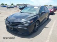 ✅ 2022 Toyota Camry Hybrid SE • VIN: 4T1G31AK0NU570233 • Лот: 42831356. Опубликован ранее на IAAI с пробегом 51 031 миль. Бесплатный доступ к архиву аукционных продаж из США и подробный отчёт об истории автомобиля на DreamBid. Изображение 2.