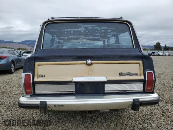 ✅ 1987 Jeep Grand Wagoneer • VIN: 1JCNJ15UXHT043452 • Lot: 86832505. Wystawiony na Copart z przebiegiem 159 429 mil. Bezpłatny archiwum sprzedaży aukcyjnych z USA i szczegółowy raport historii pojazdu na DreamBid. Zdjęcie 6.