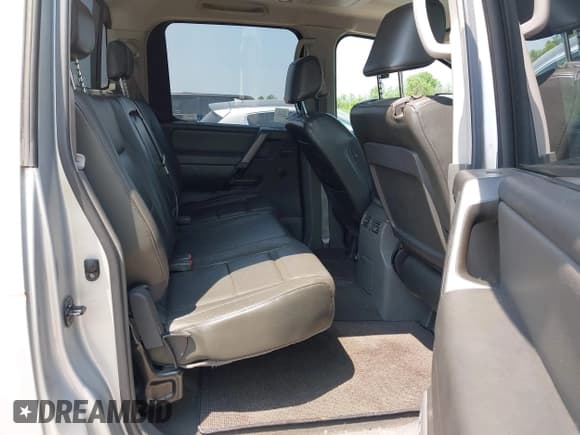 ✅ 2005 Nissan Titan LE • VIN: 1N6AA07B15N501740 • Lot: 42433726. Listed on IAAI with 130,450 mi. Free auction sales archive from the USA and detailed vehicle history report at DreamBid. Image 8.