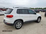 ✅ 2017 Volkswagen Tiguan S • VIN: WVGAV7AX4HK003957 • Лот: 66892495. Опубликован ранее на Copart с пробегом 76 612 миль. Бесплатный доступ к архиву аукционных продаж из США и подробный отчёт об истории автомобиля на DreamBid. Изображение 3.