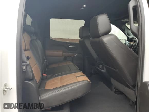 ✅ 2019 Chevrolet Silverado 1500 High Country • VIN: 3GCPWFED3KG140022 • Lot: 45001935. Wystawiony na Copart z przebiegiem 105 154 mil. Bezpłatny archiwum sprzedaży aukcyjnych z USA i szczegółowy raport historii pojazdu na DreamBid. Zdjęcie 10.