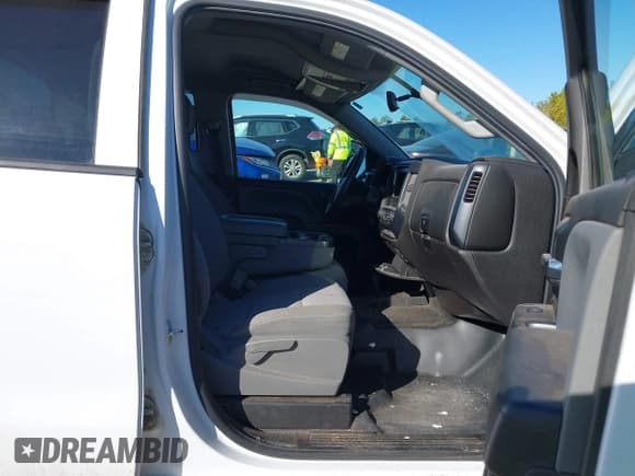 ✅ 2017 Chevrolet Silverado 1500 Work Truck • VIN: 1GCVKNEC4HZ404782 • Lot: 43338090. Wystawiony na IAAI z przebiegiem 95 852 mil. Bezpłatny archiwum sprzedaży aukcyjnych z USA i szczegółowy raport historii pojazdu na DreamBid. Zdjęcie 5.