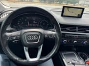 ✅ 2017 Audi Q7 Premium • VIN: WA1AHAF79HD045492 • Lot: 84295945. Wystawiony na Copart z przebiegiem 188 795 mil. Bezpłatny archiwum sprzedaży aukcyjnych z USA i szczegółowy raport historii pojazdu na DreamBid. Zdjęcie 7.