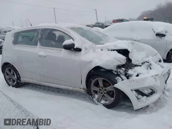 ✅ 2013 Chevrolet Sonic RS • VIN: 1G1JG6SB8D4178652 • Lot: 41279241. Wystawiony na IAAI z przebiegiem 116 879 mil mil. Skorzystaj z bezpłatnego archiwum sprzedaży aukcyjnych z USA i zobacz szczegółowy raport historii pojazdu na DreamBid. Zdjęcie 13.