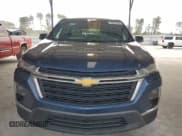 ✅ 2022 Chevrolet Traverse LS • VIN: 1GNERFKW5NJ136360 • Lot: 70977694. Wystawiony na Copart z przebiegiem 50 995 mil. Bezpłatny archiwum sprzedaży aukcyjnych z USA i szczegółowy raport historii pojazdu na DreamBid. Zdjęcie 5.