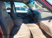 ✅ 1998 Ford Expedition XLT • VIN: 1FMPU18LXWLC41445 • Lot: 42736643. Wystawiony na IAAI z przebiegiem 297 122 mil. Bezpłatny archiwum sprzedaży aukcyjnych z USA i szczegółowy raport historii pojazdu na DreamBid. Zdjęcie 5.