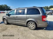 ✅ 2010 Chrysler Town & Country Touring Plus • VIN: 2A4RR8DX1AR334221 • Lot: 91305345. Wystawiony na Copart z przebiegiem 281 649 mil. Bezpłatny archiwum sprzedaży aukcyjnych z USA i szczegółowy raport historii pojazdu na DreamBid. Zdjęcie 2.