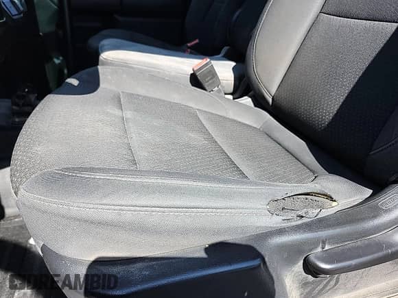 2020 Chevrolet Silverado 1500 Work Truck z VIN 1GCRYAEF8LZ166334, wystawiony jako IAAI lot #42567745 z przebiegiem 116 262 mil mil oraz . Historia ofert i sprzedaży dostępna na DreamBid. Obrazek 1.