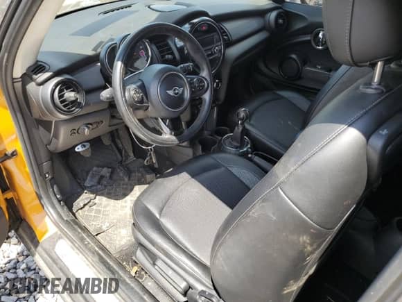 2015 MINI Hardtop with VIN WMWXM5C52FT973831, listed as a Copart auction lot 68501305 with 188,622 mi miles and Salvage title. Bid and sale history available at DreamBid. Image 8.