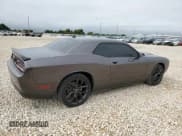 ✅ 2022 Dodge Challenger SXT • VIN: 2C3CDZAG5NH143941 • Lot: 64348874. Wystawiony na Copart z przebiegiem 33 790 mil. Bezpłatny archiwum sprzedaży aukcyjnych z USA i szczegółowy raport historii pojazdu na DreamBid. Zdjęcie 3.