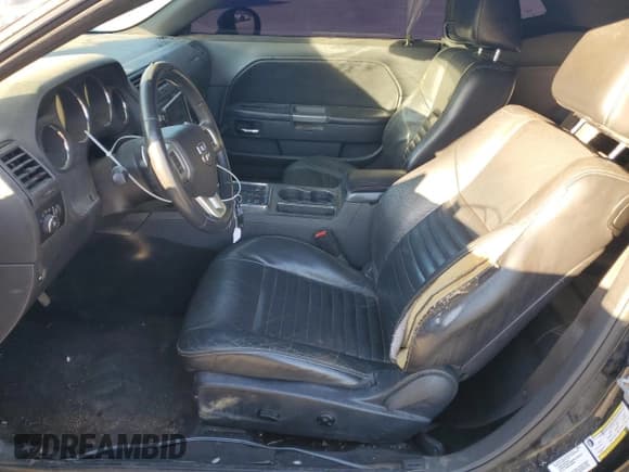 ✅ 2013 Dodge Challenger R/T Plus • VIN: 2C3CDYBT6DH729357 • Lot: 76584954. Wystawiony na Copart z przebiegiem 134 317 mil. Bezpłatny archiwum sprzedaży aukcyjnych z USA i szczegółowy raport historii pojazdu na DreamBid. Zdjęcie 7.