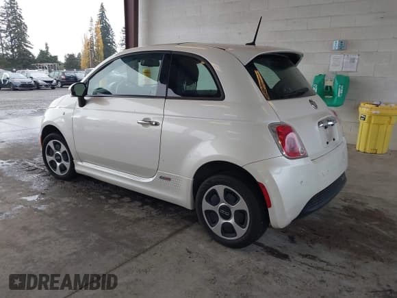 ✅ 2014 FIAT 500e • VIN: 3C3CFFGE1ET173010 • Лот: 43640648. Опубликован ранее на IAAI с пробегом 50 237 миль. Бесплатный доступ к архиву аукционных продаж из США и подробный отчёт об истории автомобиля на DreamBid. Изображение 3.