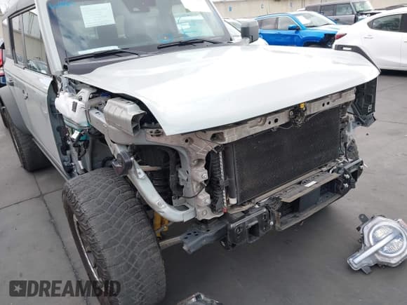 ✅ 2023 Ford Bronco • VIN: 1FMEE5DP0PLA97359 • Lot: 42130581. Wystawiony na IAAI z przebiegiem 32 335 mil. Bezpłatny archiwum sprzedaży aukcyjnych z USA i szczegółowy raport historii pojazdu na DreamBid. Zdjęcie 6.