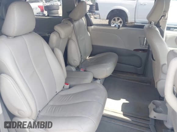 ✅ 2013 Toyota Sienna XLE AAS • VIN: 5TDYK3DC1DS360299 • Лот: 42696792. Опубликован ранее на IAAI с пробегом 186 676 миль. Бесплатный доступ к архиву аукционных продаж из США и подробный отчёт об истории автомобиля на DreamBid. Изображение 8.