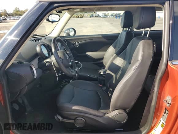 2012 MINI Hardtop с VIN WMWSU3C5XCT369762, выставлен на аукционе Copart как лот 84535095 с пробегом 59 935 миль миль и Списание • Salvage title. История ставок и продаж доступна на DreamBid. Изображение 7.