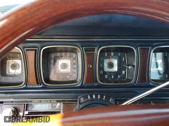 ✅ 1971 Lincoln Continental • VIN: 1Y89A849495 • Лот: 61929575. Опубликован ранее на Copart с пробегом 56 525 миль. Бесплатный доступ к архиву аукционных продаж из США и подробный отчёт об истории автомобиля на DreamBid. Изображение 9.