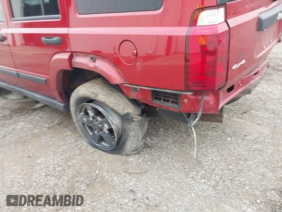 ✅ 2006 Jeep Commander • VIN: 1J8HG48K16C231811 • Лот: 42811376. Опубликован ранее на IAAI с пробегом 248 995 миль. Бесплатный доступ к архиву аукционных продаж из США и подробный отчёт об истории автомобиля на DreamBid. Изображение 6.