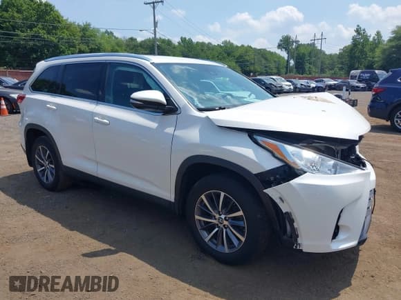 ✅ 2019 Toyota Highlander SE • VIN: 5TDJZRFH6KS594895 • Lot: 42869633. Listed on IAAI with 63,010 mi. Free auction sales archive from the USA and detailed vehicle history report at DreamBid. Image 19.