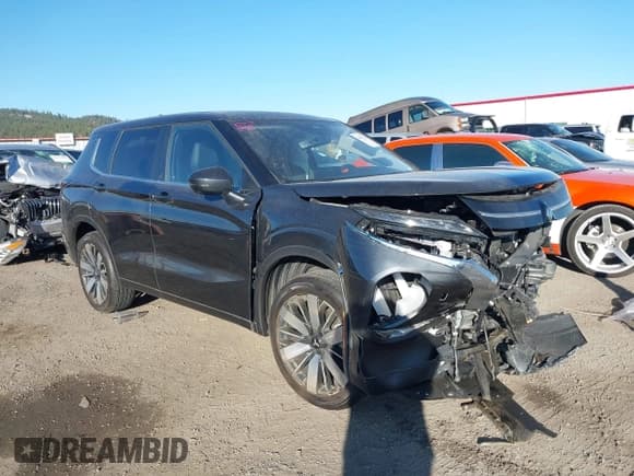 ✅ 2025 Mitsubishi Outlander SE • VIN: JA4J4VA82SZ023315 • Lot: 43423222. Wystawiony na IAAI z przebiegiem 4 197 mil. Bezpłatny archiwum sprzedaży aukcyjnych z USA i szczegółowy raport historii pojazdu na DreamBid. Zdjęcie 1.