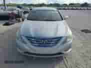 2012 Hyundai Sonata SE z VIN 5NPEC4AB5CH476868, wystawiony jako Copart lot #82700055 z przebiegiem 122 534 mil mil oraz Szkoda całkowita • Salvage title. Historia ofert i sprzedaży dostępna na DreamBid. Obrazek 5.