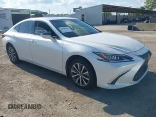 ✅ 2020 Lexus ES 350 Ultra Luxury • VIN: 58ACZ1B18LU065792 • Lot: 43280943. Wystawiony na IAAI z przebiegiem 66 953 mil. Bezpłatny archiwum sprzedaży aukcyjnych z USA i szczegółowy raport historii pojazdu na DreamBid. Zdjęcie 1.