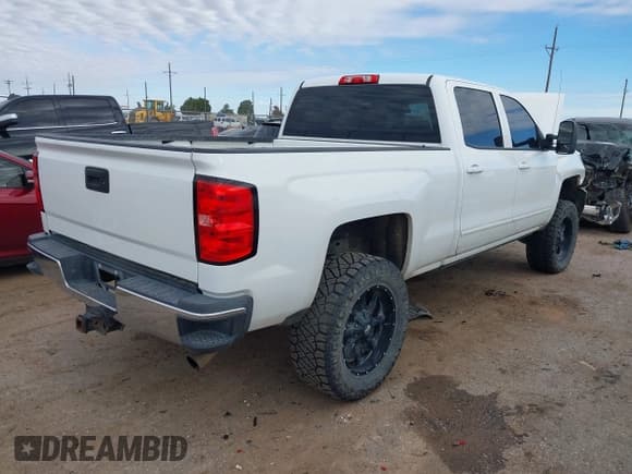 ✅ 2015 Chevrolet Silverado 2500HD LT • VIN: 1GC1KVEG6FF575758 • Lot: 42212395. Wystawiony na IAAI z przebiegiem Nie podano. Bezpłatny archiwum sprzedaży aukcyjnych z USA i szczegółowy raport historii pojazdu na DreamBid. Zdjęcie 4.