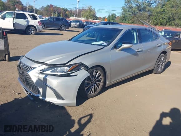 ✅ 2019 Lexus ES 350 • VIN: 58ABZ1B14KU020147 • Lot: 43459048. Wystawiony na IAAI z przebiegiem 32 339 mil. Bezpłatny archiwum sprzedaży aukcyjnych z USA i szczegółowy raport historii pojazdu na DreamBid. Zdjęcie 2.