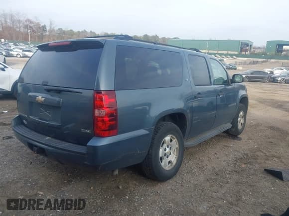 ✅ 2009 Chevrolet Suburban Commercial • VIN: 1GNFK163X9R226297 • Lot: 43697474. Listed on IAAI with 169,377 mi. Free auction sales archive from the USA and detailed vehicle history report at DreamBid. Image 4.